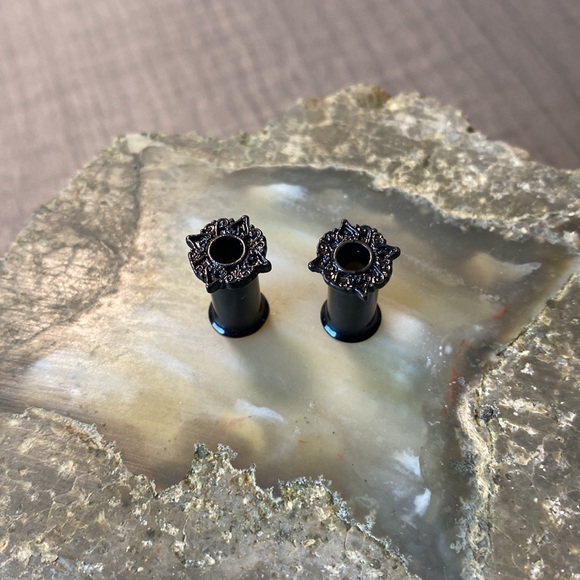 Metal Mandala Boho 2 gauge Ear Plug Tunnels - Picture 10 of 10